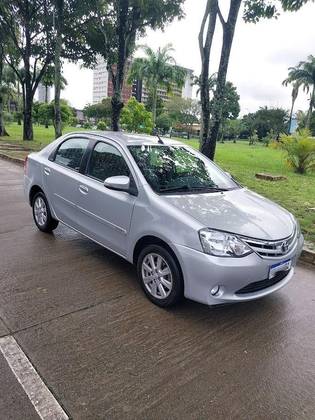 TOYOTA ETIOS 1.5 XLS SEDAN 16V FLEX 4P AUTOMÁTICO